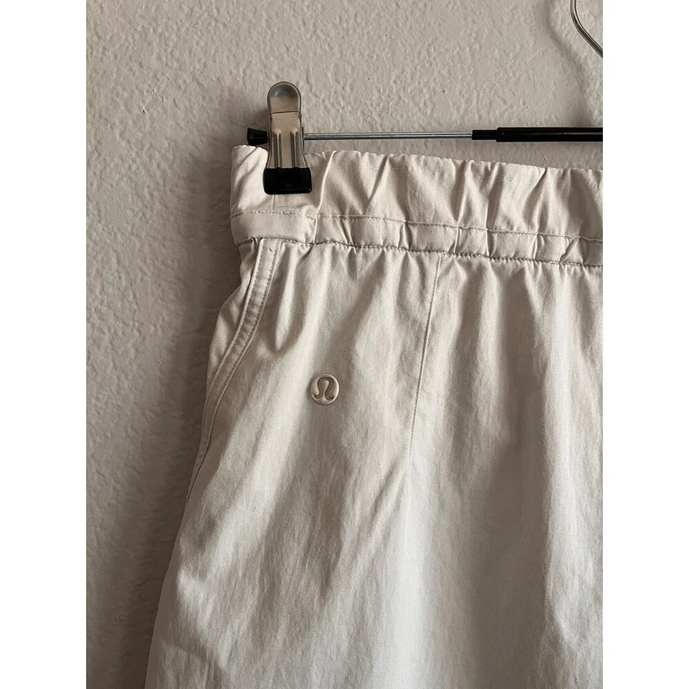 Lululemon Women's Cinchable Waist High-Rise Woven Short 3.5